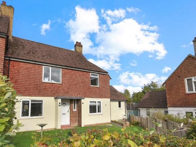 3 bedroom end of terrace house to rent
