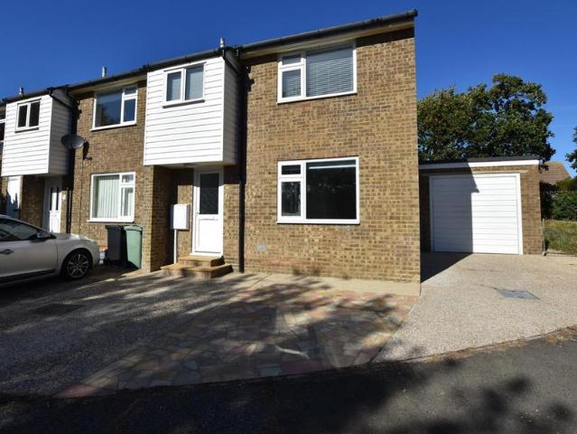 3 bedroom end of terrace house to rent