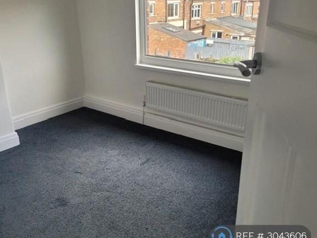 3 bedroom end of terrace house to rent
