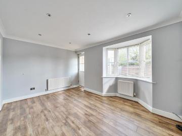 3 bedroom end of terrace house to rent