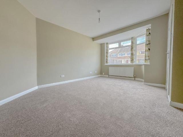 3 bedroom end of terrace house to rent
