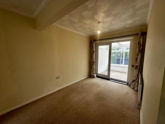 3 bedroom end of terrace house to rent