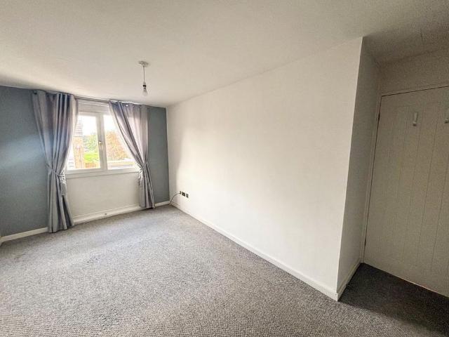 3 bedroom end of terrace house to rent