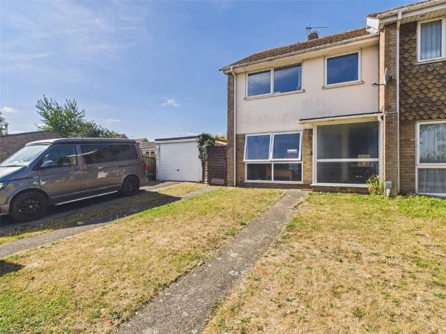 3 bedroom end of terrace house to rent