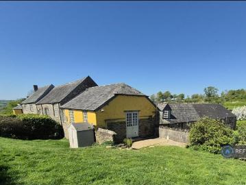 3 bedroom end of terrace house to rent