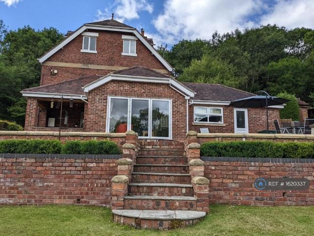 3 bedroom end of terrace house to rent