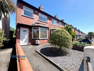 3 bedroom end of terrace house to rent