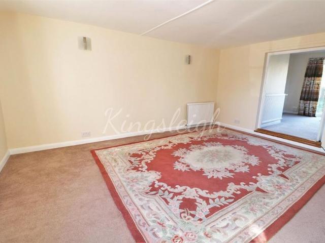 3 bedroom end of terrace house to rent