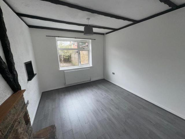 3 bedroom end of terrace house to rent