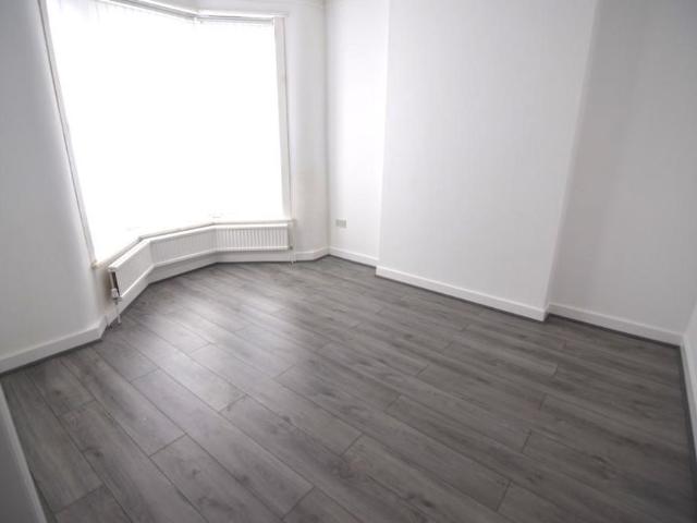 3 bedroom end of terrace house to rent