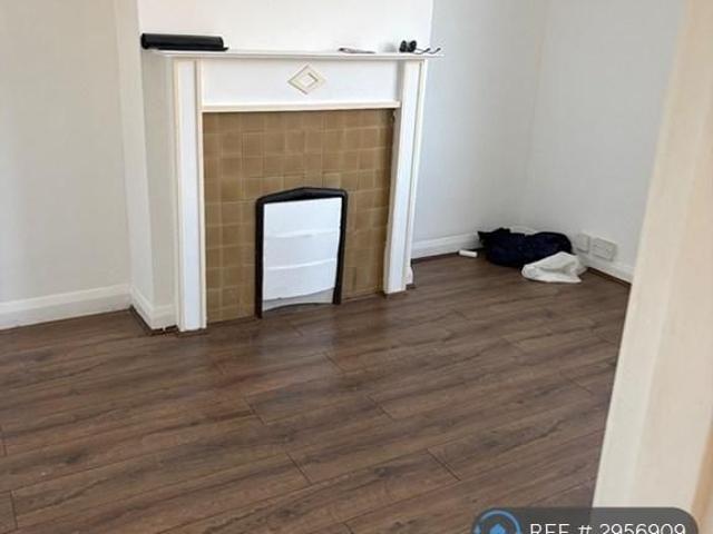 3 bedroom end of terrace house to rent