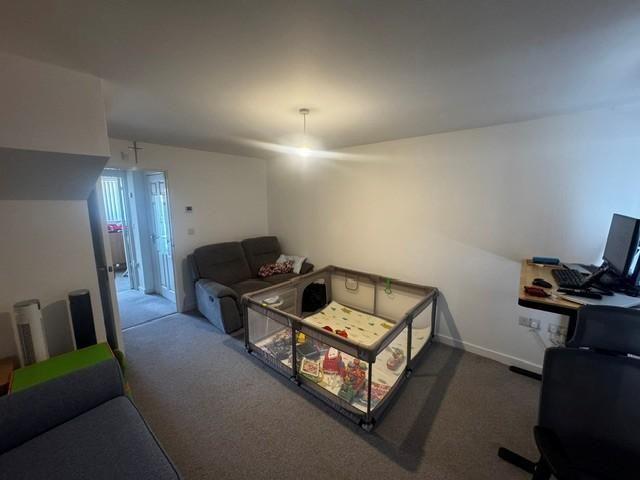 3 bedroom end of terrace house to rent