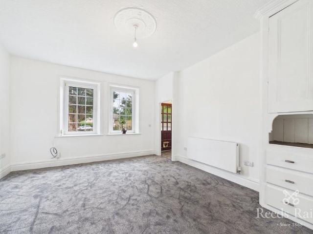 3 bedroom end of terrace house to rent