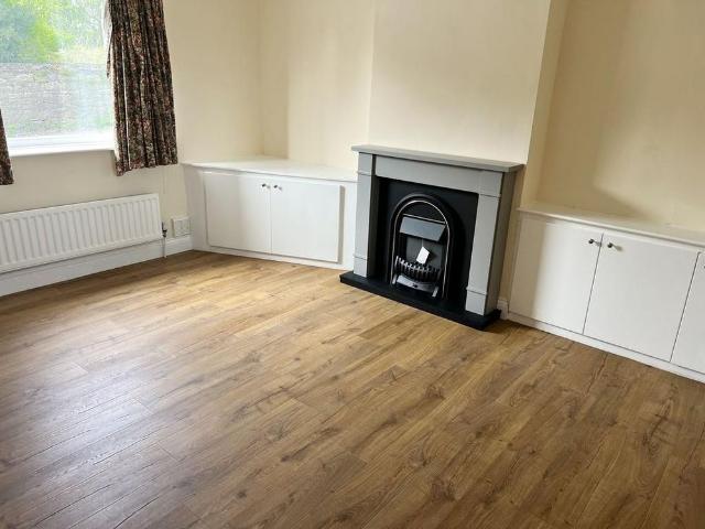 3 bedroom end of terrace house to rent