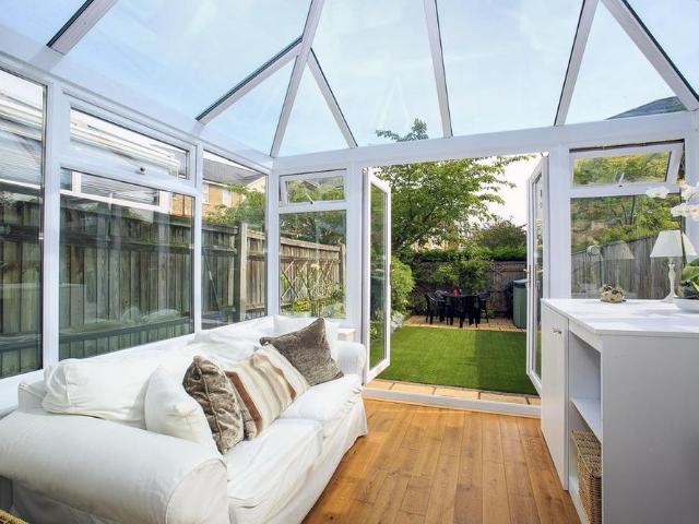 3 bedroom end of terrace house to rent