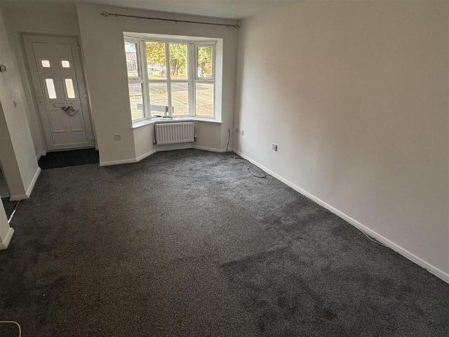 3 bedroom end of terrace house to rent