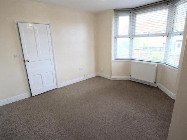 3 bedroom end of terrace house to rent