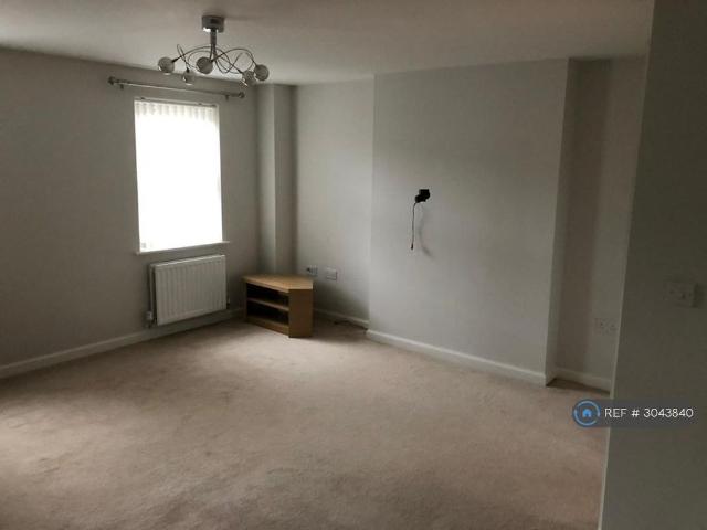 3 bedroom end of terrace house to rent