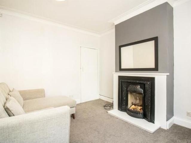 3 bedroom end of terrace house to rent