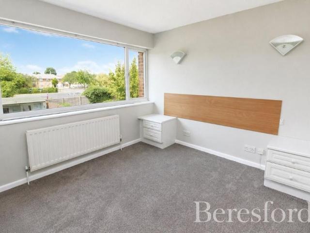 3 bedroom end of terrace house to rent