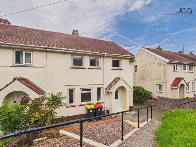 3 bedroom end of terrace house to rent