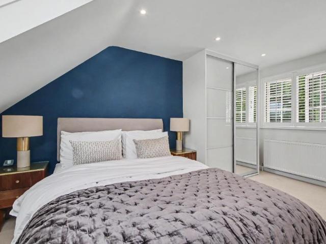 3 bedroom end of terrace house to rent