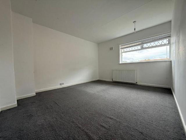 3 bedroom end of terrace house to rent
