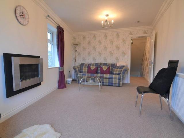 3 bedroom end of terrace house to rent