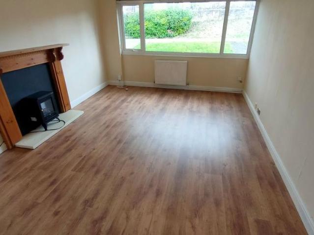 3 bedroom end of terrace house to rent