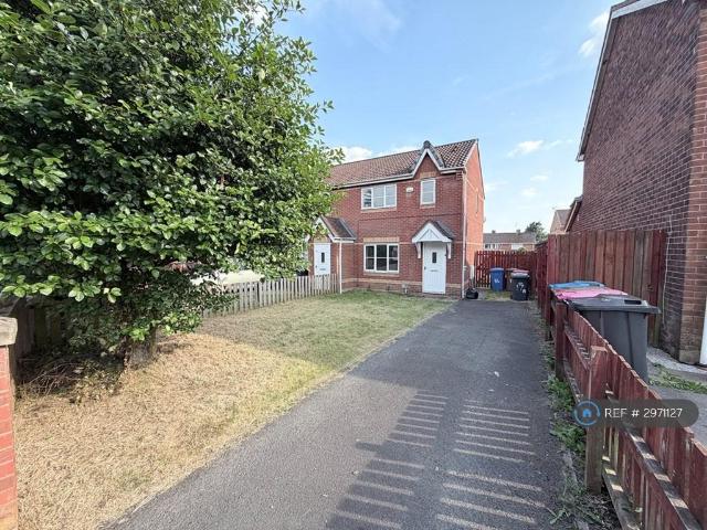 3 bedroom end of terrace house to rent