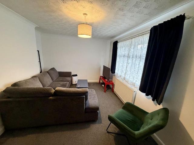 3 bedroom end of terrace house to rent