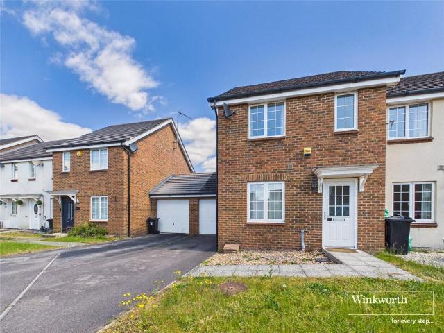 3 bedroom end of terrace house to rent