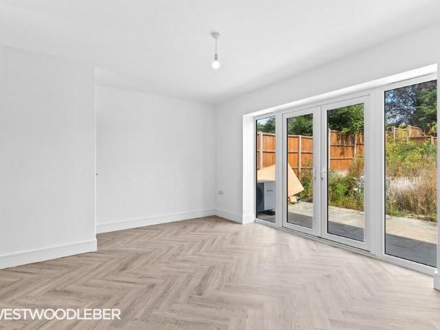 3 bedroom end of terrace house to rent