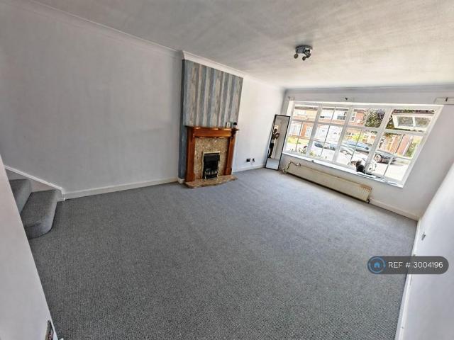 3 bedroom end of terrace house to rent