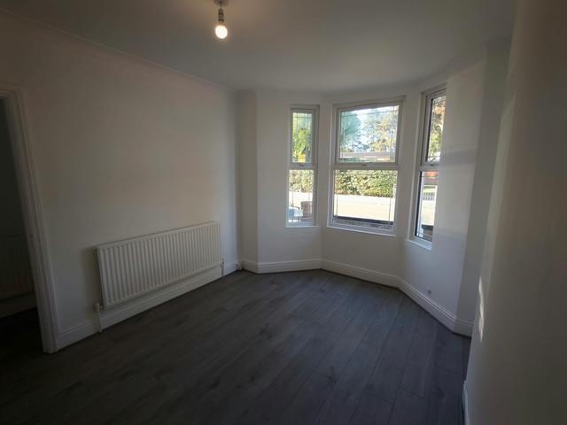 3 bedroom end of terrace house to rent