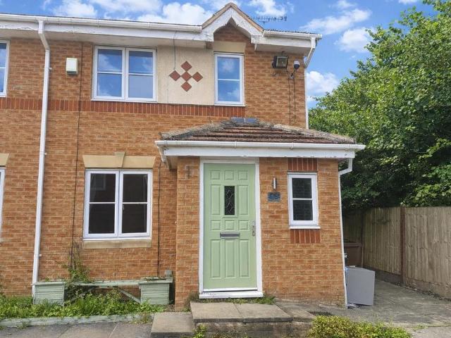 3 bedroom end of terrace house to rent