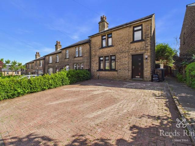 3 bedroom end of terrace house to rent