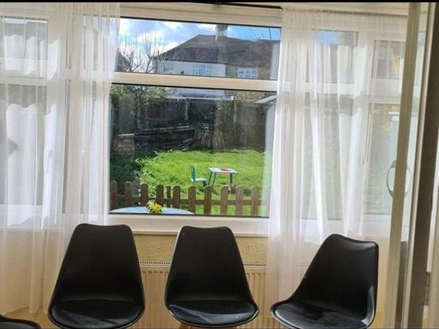 3 bedroom end of terrace house to rent