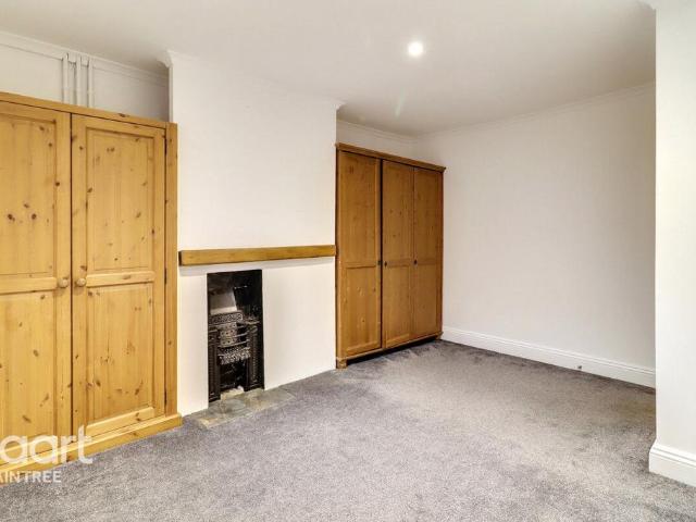 3 bedroom end of terrace house to rent