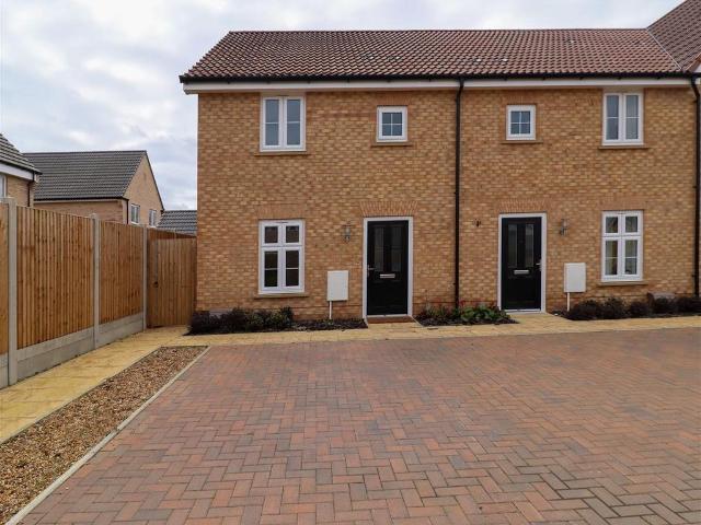 3 bedroom end of terrace house to rent