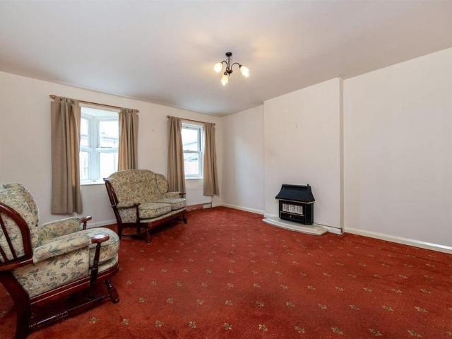 3 bedroom end of terrace house to rent