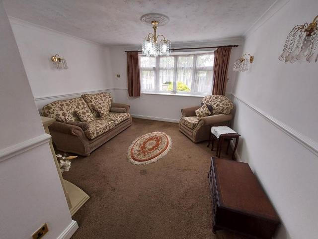 3 bedroom end of terrace house to rent