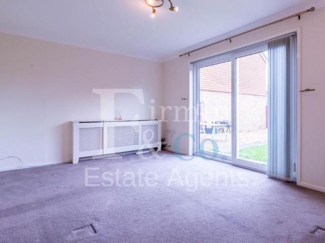 3 bedroom end of terrace house to rent
