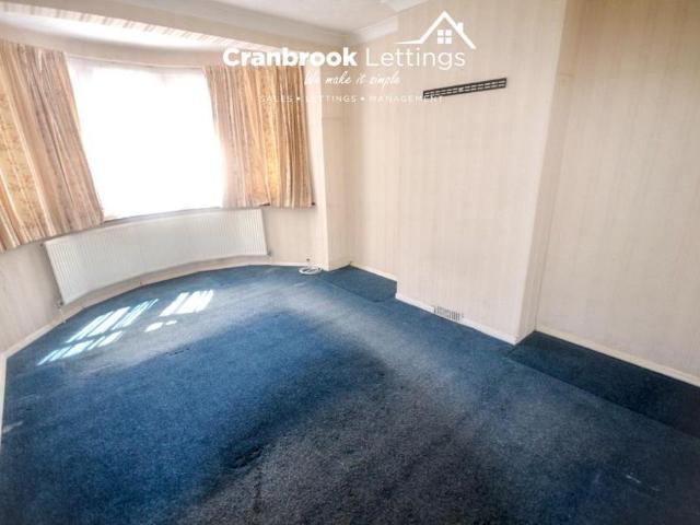 3 bedroom end of terrace house to rent