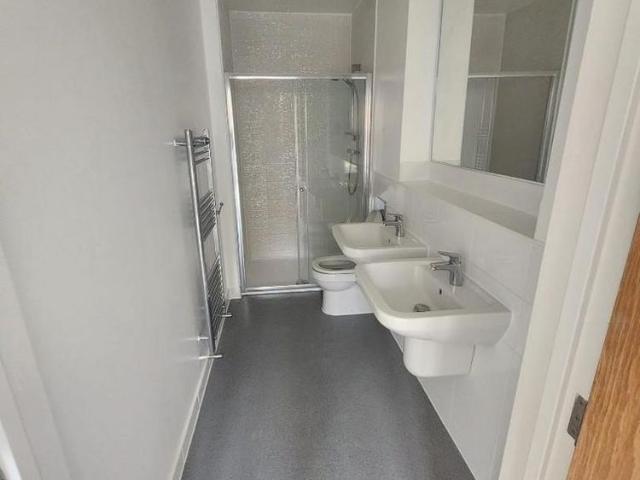 3 bedroom end of terrace house to rent