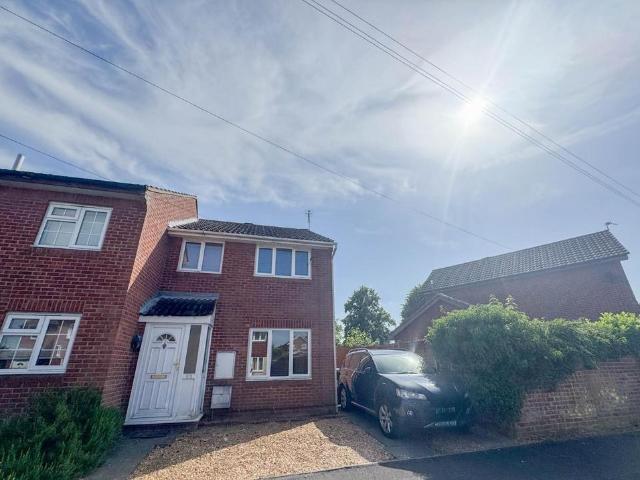 3 bedroom end of terrace house to rent