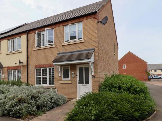 3 bedroom end of terrace house to rent
