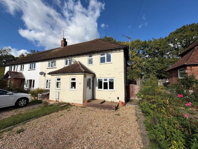 3 bedroom end of terrace house to rent