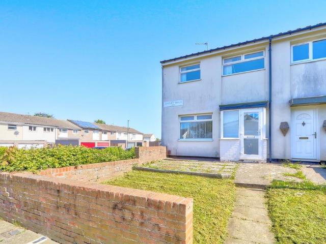 3 bedroom end of terrace house to rent
