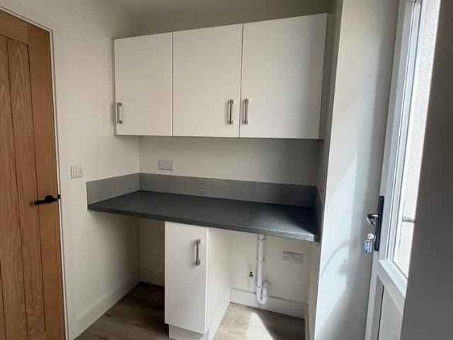3 bedroom end of terrace house to rent